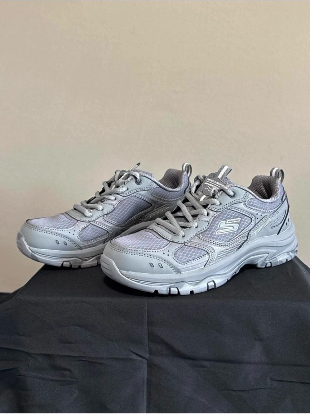 Skechers Women’s Trego Water Repellent Sneakers New Without Box